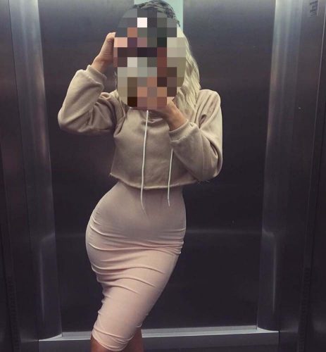 Benzersiz beyaz tenli kadın Arife