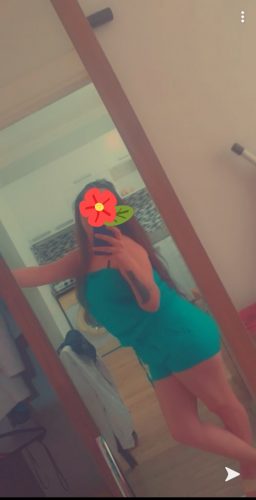 Çarpıcı Sinekalı Kızın Büyüleyici Dünyası