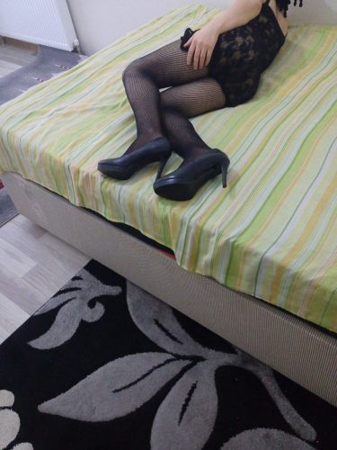 Cazibeli masöz kız çiler