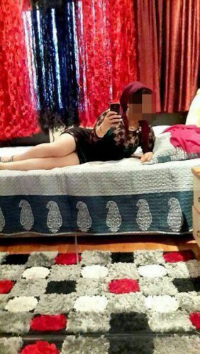 Cazibeli öpüşmeyi seven eskort Elçin