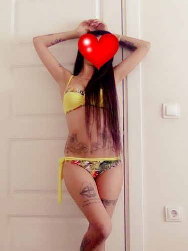 Çekici dans yapan Güven