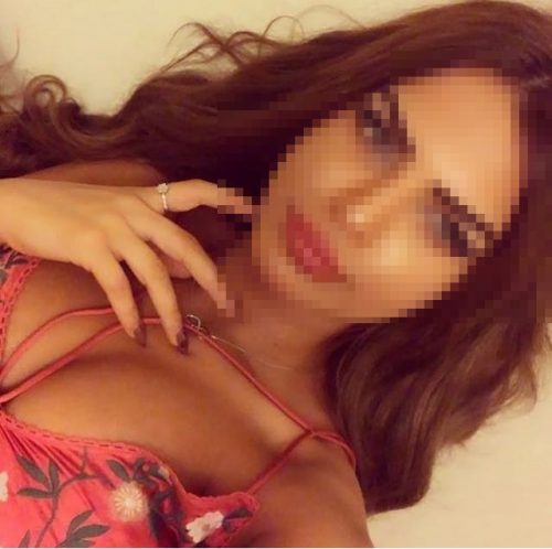 Çekici öpüşmeyi seven bayan Nilay