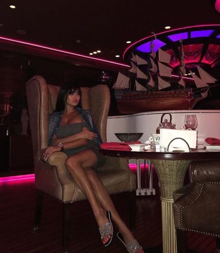 Çekici oral yapan eskort Naşide