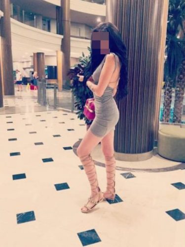 Cıvıl-cıvıl masaj yapan eskort Aydan