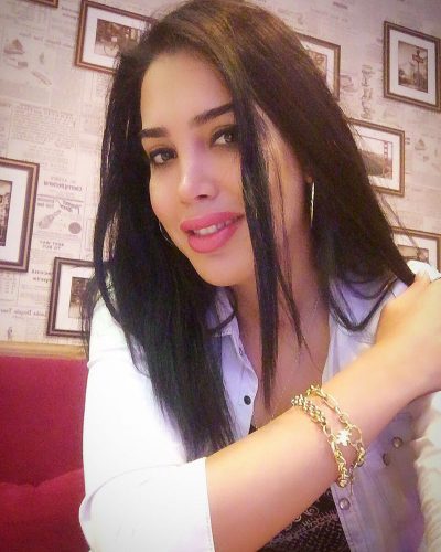 Cıvıl-cıvıl otelde buluşan bayan Nihal