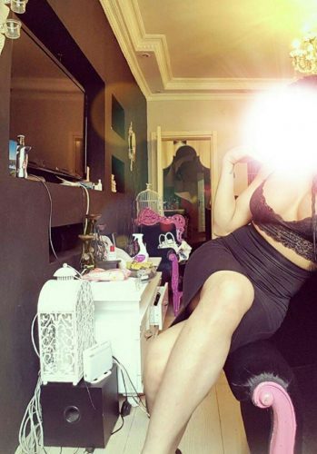 Etkileyici kendi yeri olan bayan Adalet