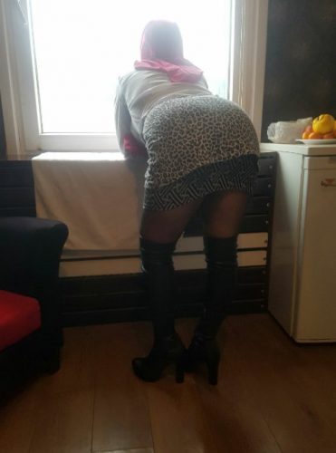 Etkileyici otelde buluşan escort Petek