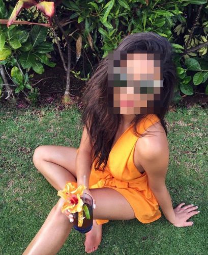 Etkileyici otelde buluşan hanım Emine