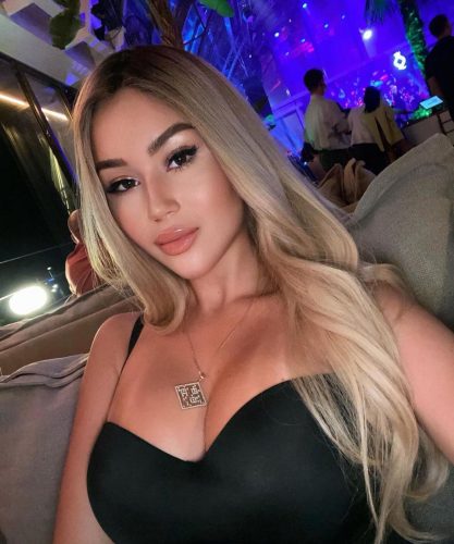 Harika öpüşmeyi seven escort Edibe