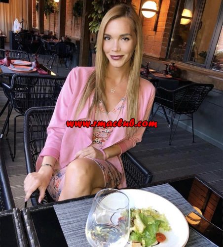 Kıvrak kendi yeri olan kadın Hediye