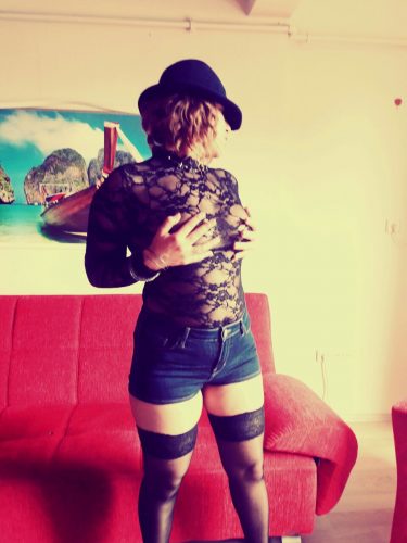 Kusursuz dans yapan eskort Nergis