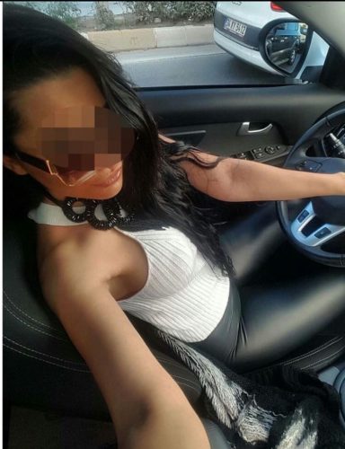 Neşeli balık etli kadın Bedihe