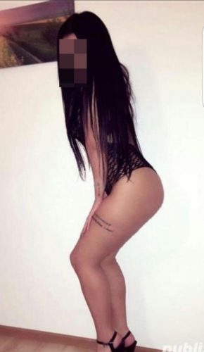 Neşeli dans yapan escort Ceren