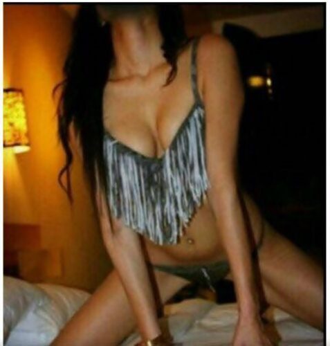 Neşeli dans yapan escort Ceren