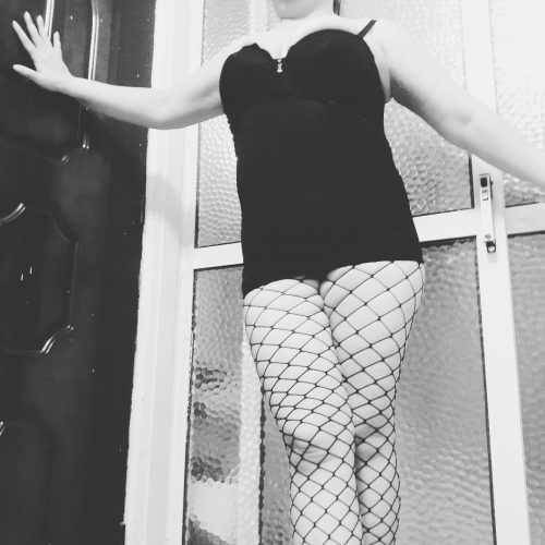 Neşeli esmer Dilberay