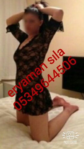 Samimi öpüşmeyi seven kız Irmak