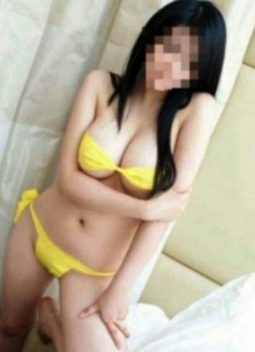 Samimi otelde buluşan Ezra