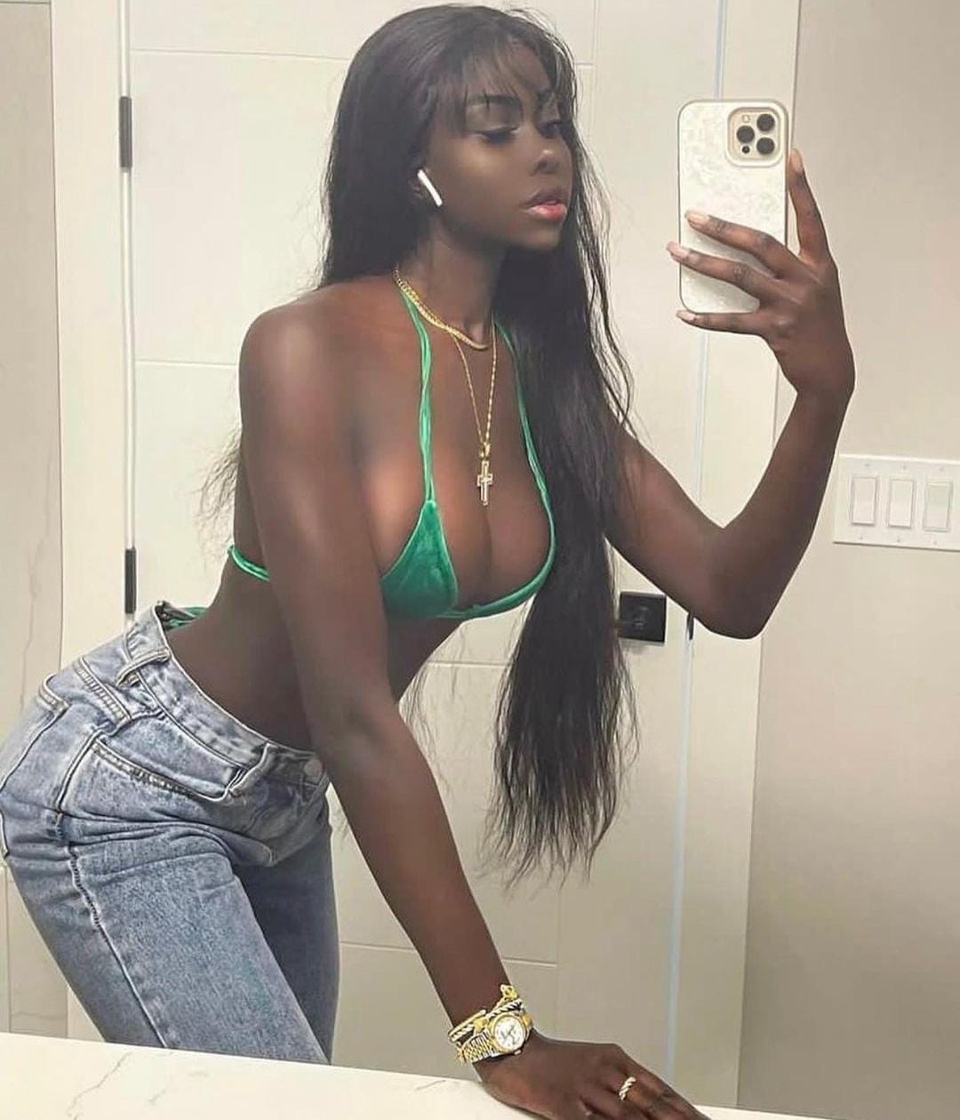 Samsun'un Ateşli Escort'u: Kendinizi Farklı Bir Dünya İçinde Bulacaksınız