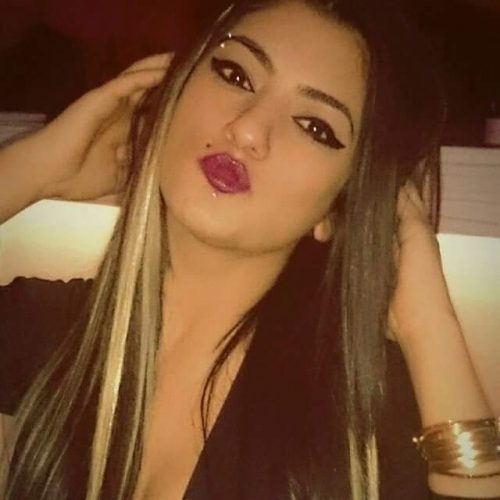 Seçkin fatezi yapan kadın çağri