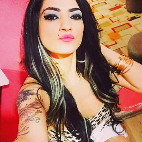 Seçkin fatezi yapan kadın çağri