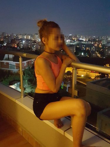 Şık balık etli hanım Iyem