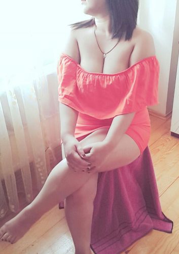 Şımarık öpüşmeyi seven Altin