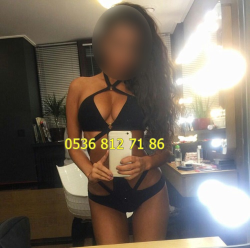 Sinemalı Kız: Muhteşem Bir Görüntü